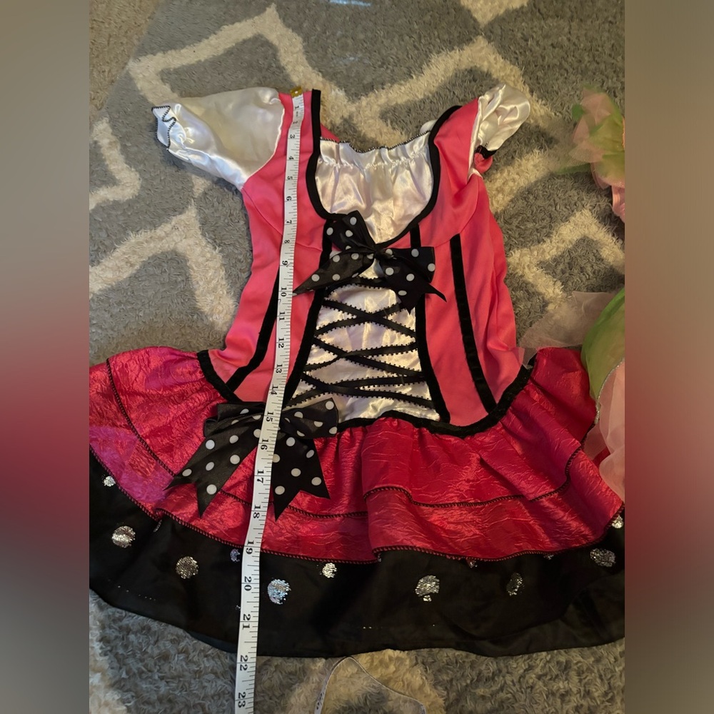 Two costumes - Picture 4 of 8